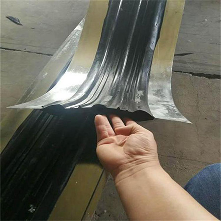 中孔带燕尾止水带
